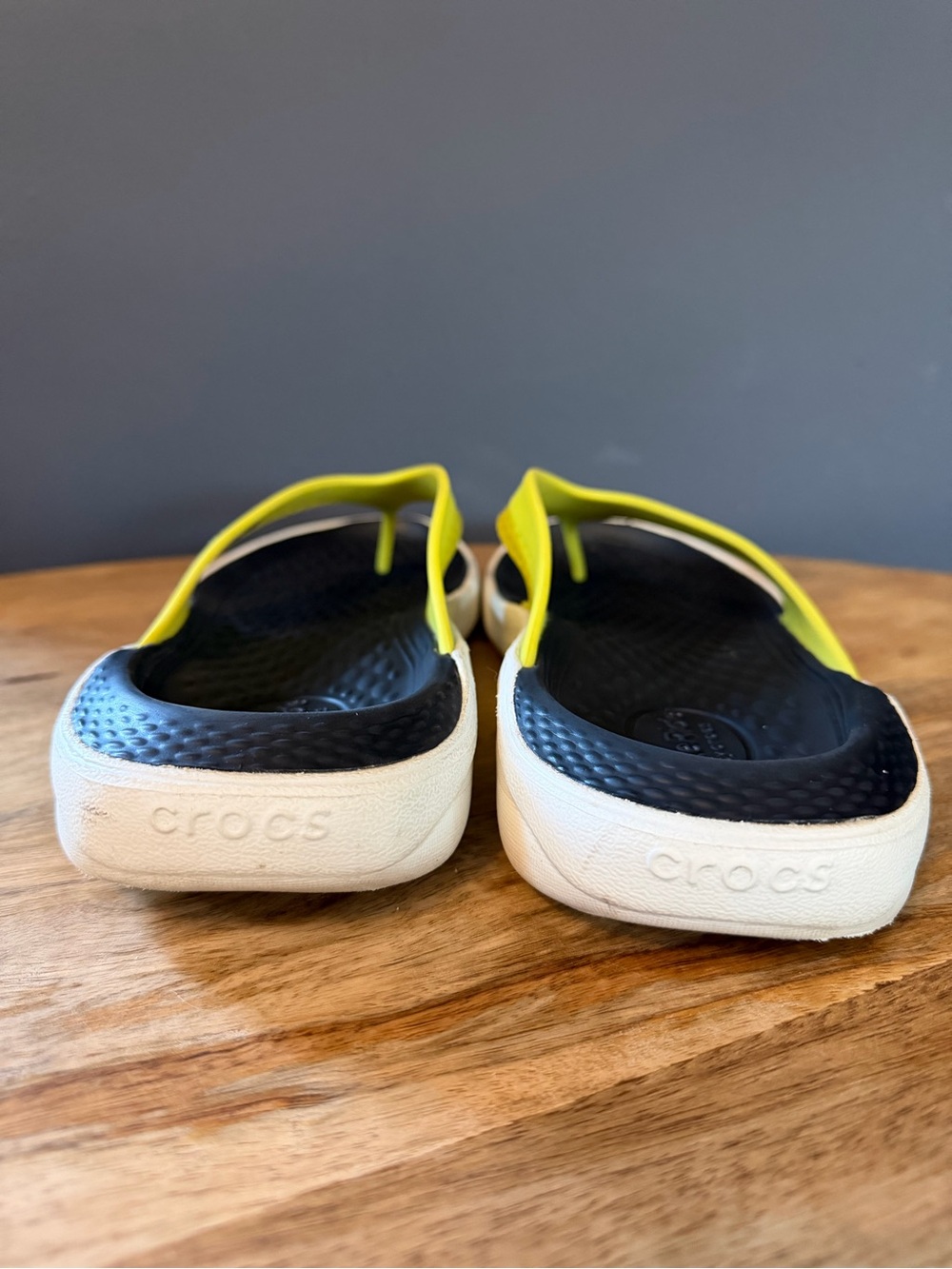 Crocs Unisex Neon Green/Black/White Flip Flop Sandals. Size Men 7 / Women 9. - Picture 5 of 8